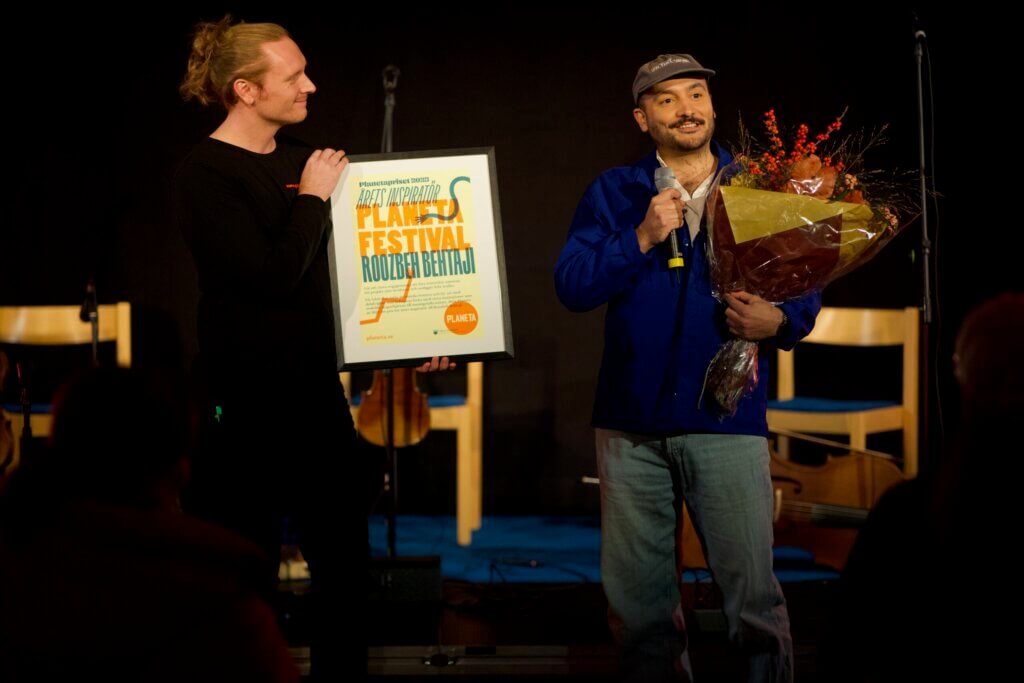 Alexander delar ut 2024 års Planetapris till Roozbeh