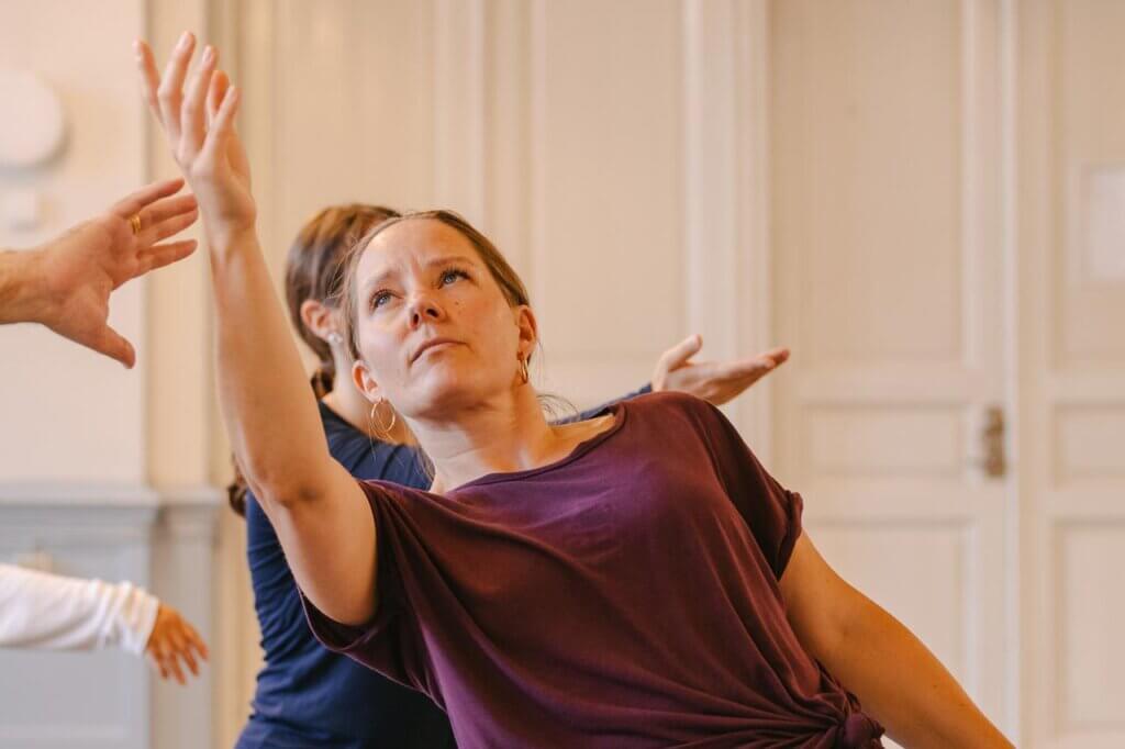 Prova på yogisk dans: Hilal Dance under Planeta Festival