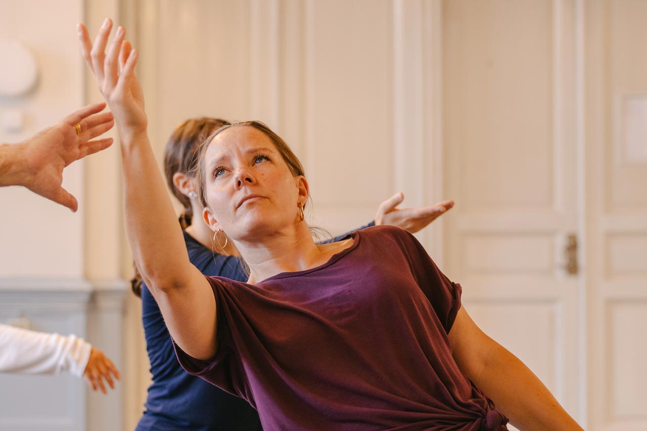 Prova på yogisk dans: Hilal Dance under Planeta Festival