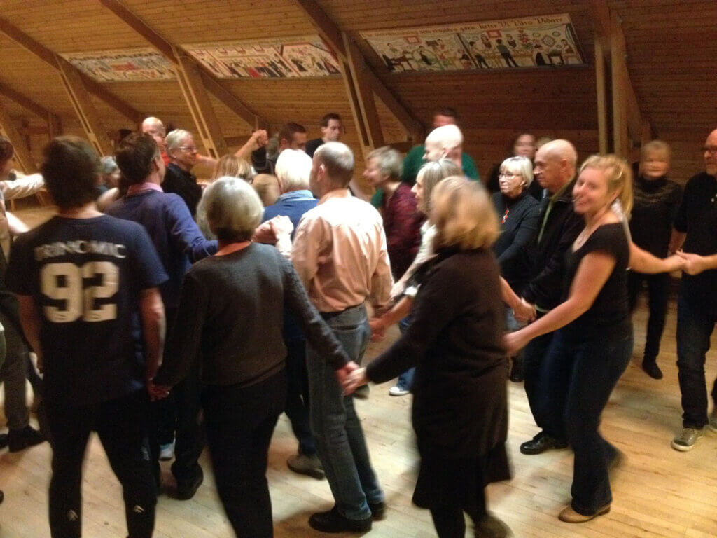 Öppet för alla: Lär dig svenska folkdanser under Planeta!