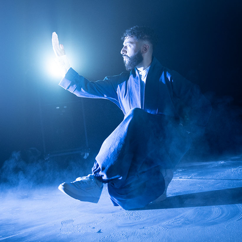 Julian Namroud är en mångsidig dansare, koreograf och kreativ konstnär från Göteborg i Sverige